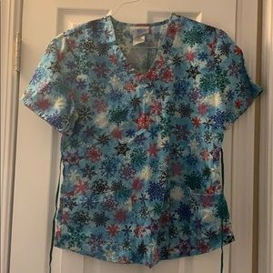 Women’s XS Snowflake Scrub Top Light Blue